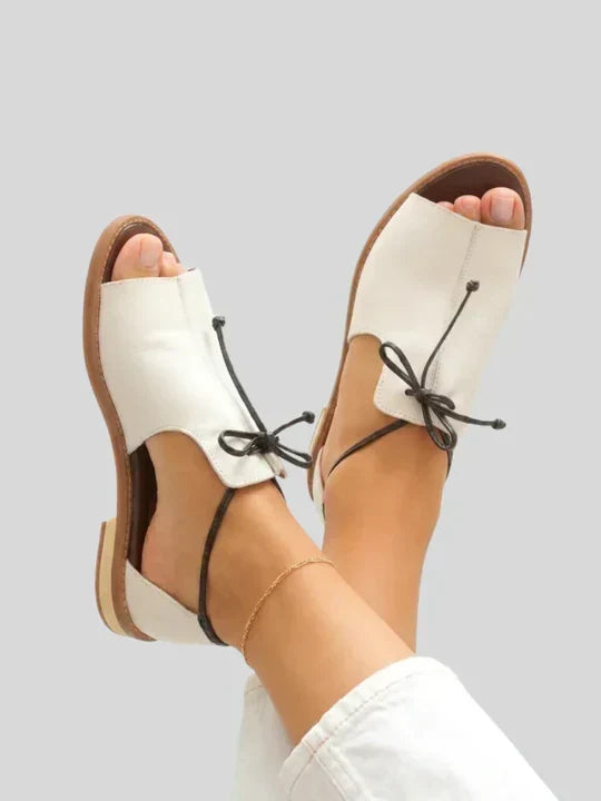 Kylie | 調整可能なリボン付きレザーサンダル